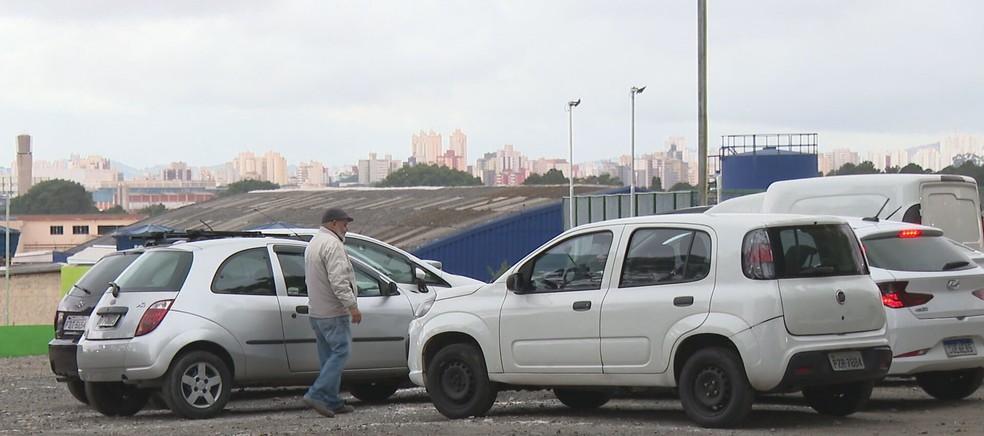 Associação monta estacionamento em área pública, na Zona Sul de SP, sem autorização da prefeitura
