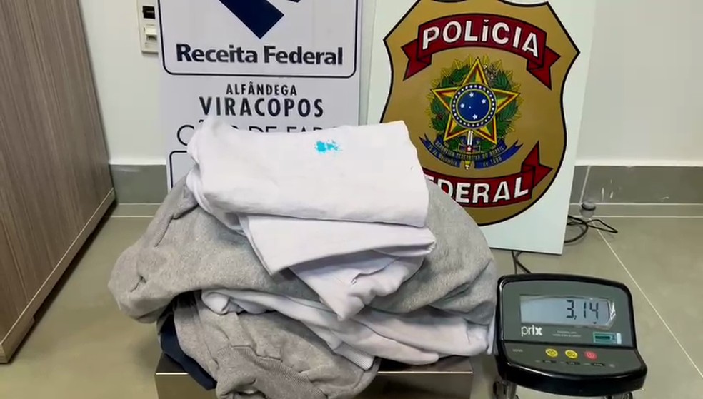 PF prende passageiro com 3 kg de cocaína diluída em peças de roupa no Aeroporto de Viracopos