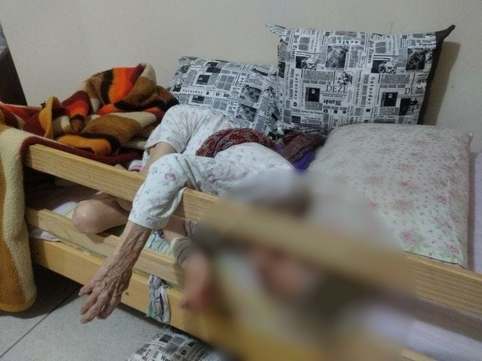 Dona de casa de repouso da Zona Leste de SP é presa em flagrante por maus-tratos; idosos foram encontrados com feridas expostas