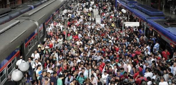 Falha interrompe circulação de trens em trecho da Linha 9 – Esmeralda e fecha quatro estações