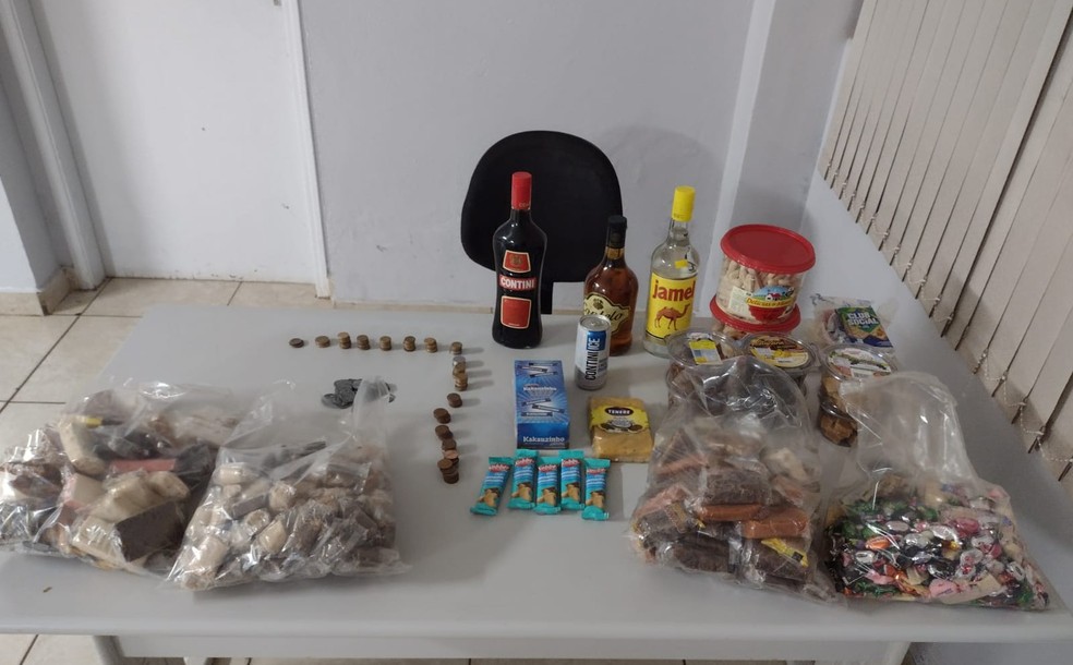 Homem furta doces e bebidas alcoólicas de lanchonete e acaba detido por testemunhas, no Jardim Monte Alto