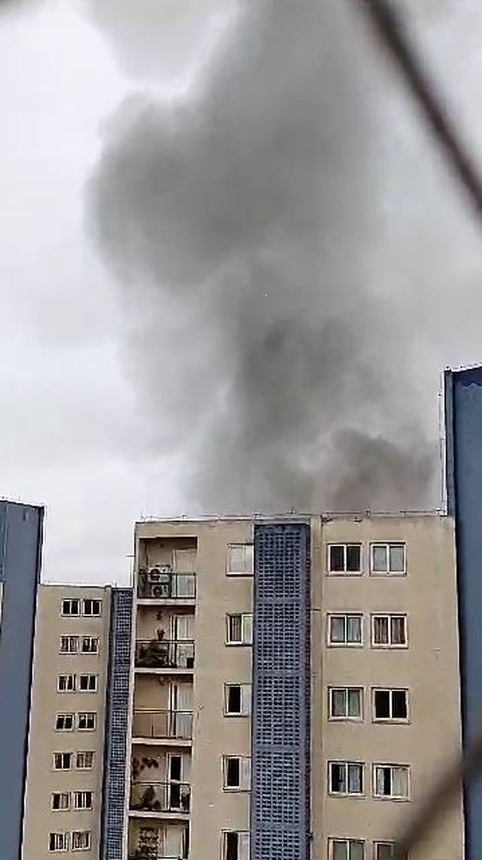 Incêndio atinge apartamento na Zona Leste de SP