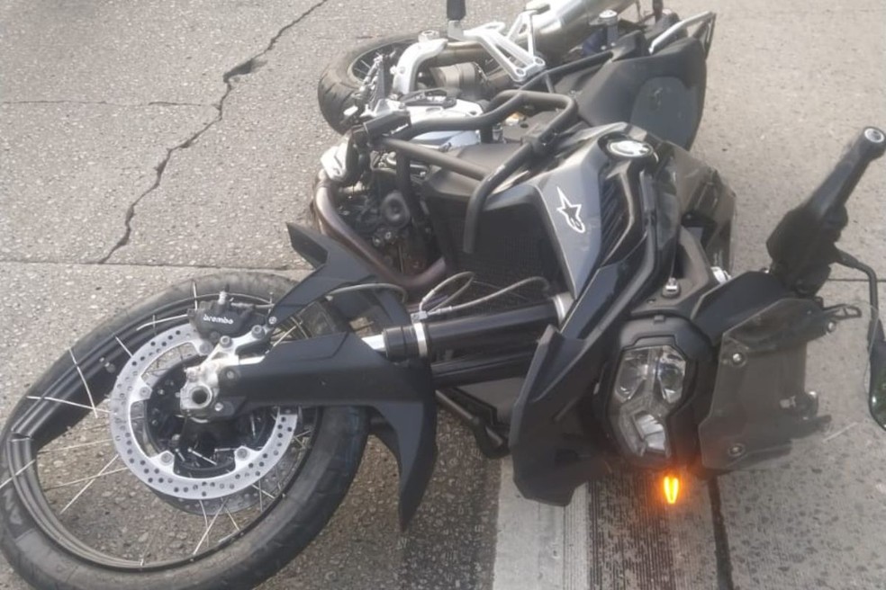Motociclista morre após tentar ultrapassagem entre duas carretas na rodovia Cônego D. Rangoni, SP