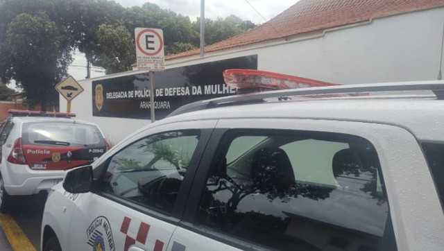 Homem esfaqueia olho da mulher e se mata em seguida em Araraquara