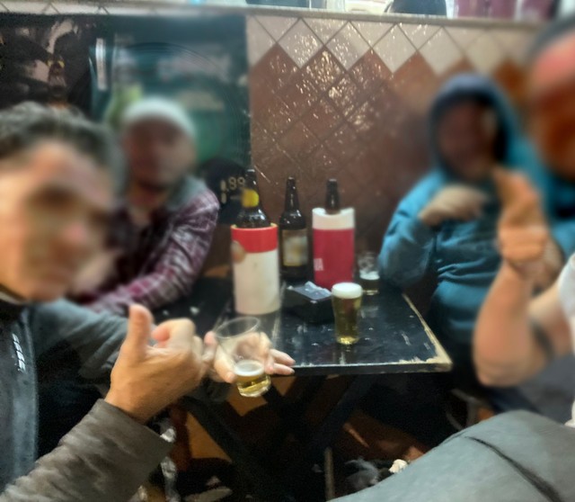Advogado é convidado para mesa em bar, dopado e roubado por grupo em SP; selfie registrou rostos