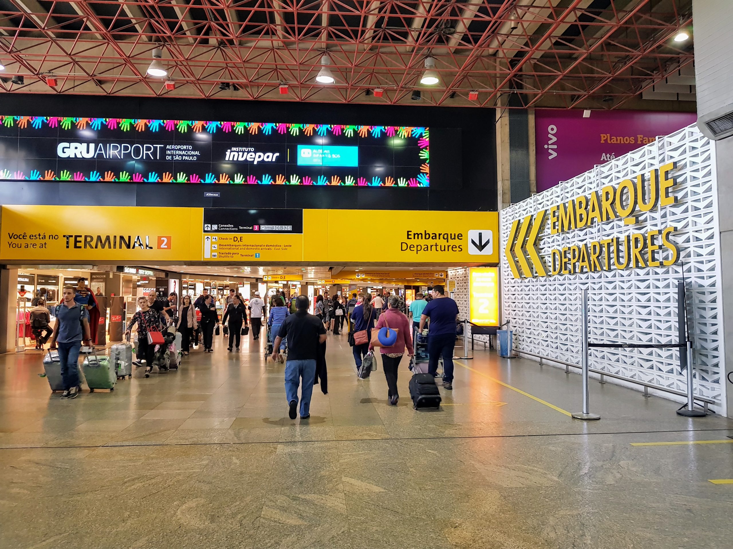 Líbio é preso após ter etiqueta de bagagem trocada por outra com cocaína em aeroporto de SP