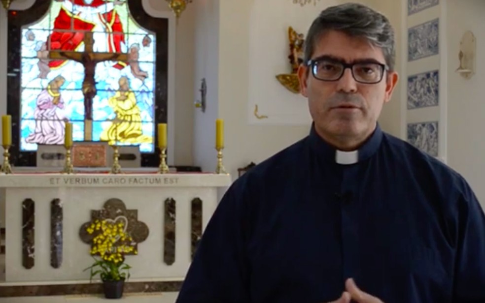 Padre pede dispensa da Igreja Católica ao saber que vai ser pai em Franca, SP