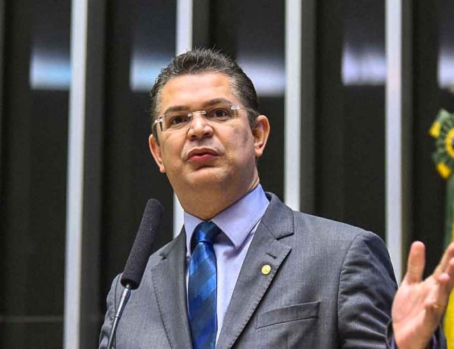 Deputado Sóstenes Cavalcante Rebate Críticas de Lula sobre PL do Aborto