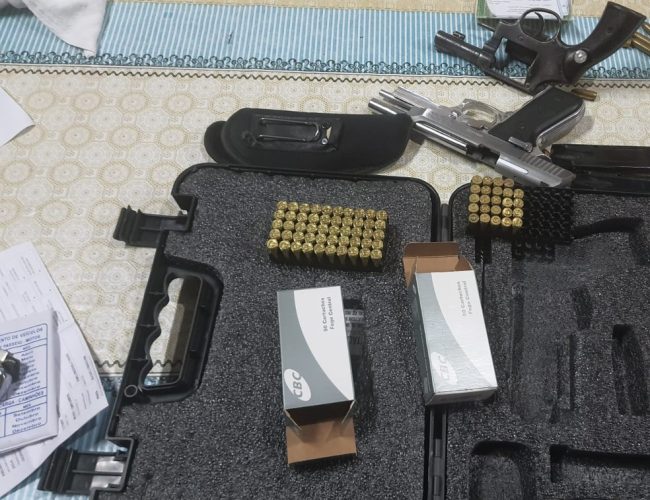 Dois são presos e mais de R$ 10 mil em espécie são apreendidos em ação da Polícia Federal em Cruzeiro