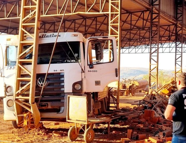 Ex-funcionário rouba caminhão e atropela trabalhador de cerâmica em MG; suspeito foi preso em SP