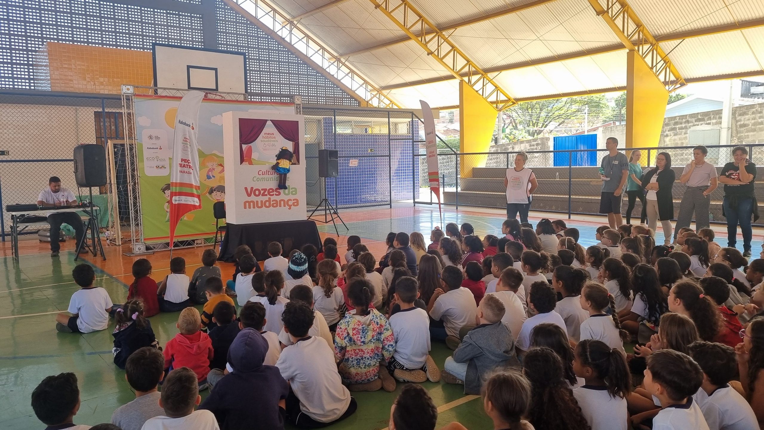 Projeto em escolas públicas de SP e MG usa teatro para incentivar crianças a refletirem sobre sustentabilidade