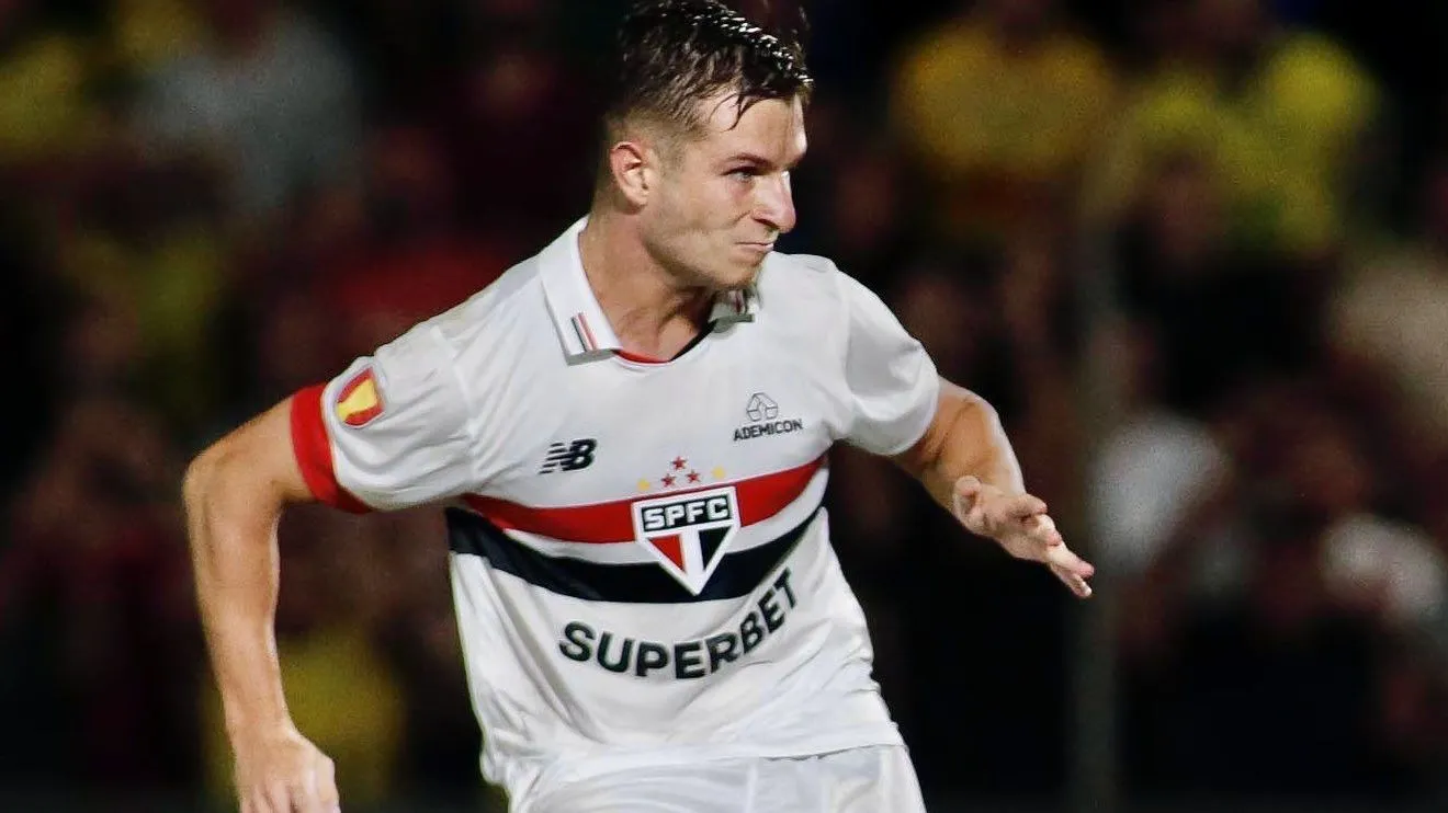 Caixinha quer Galoppo, ex-Banfield, como camisa 8 do Santos