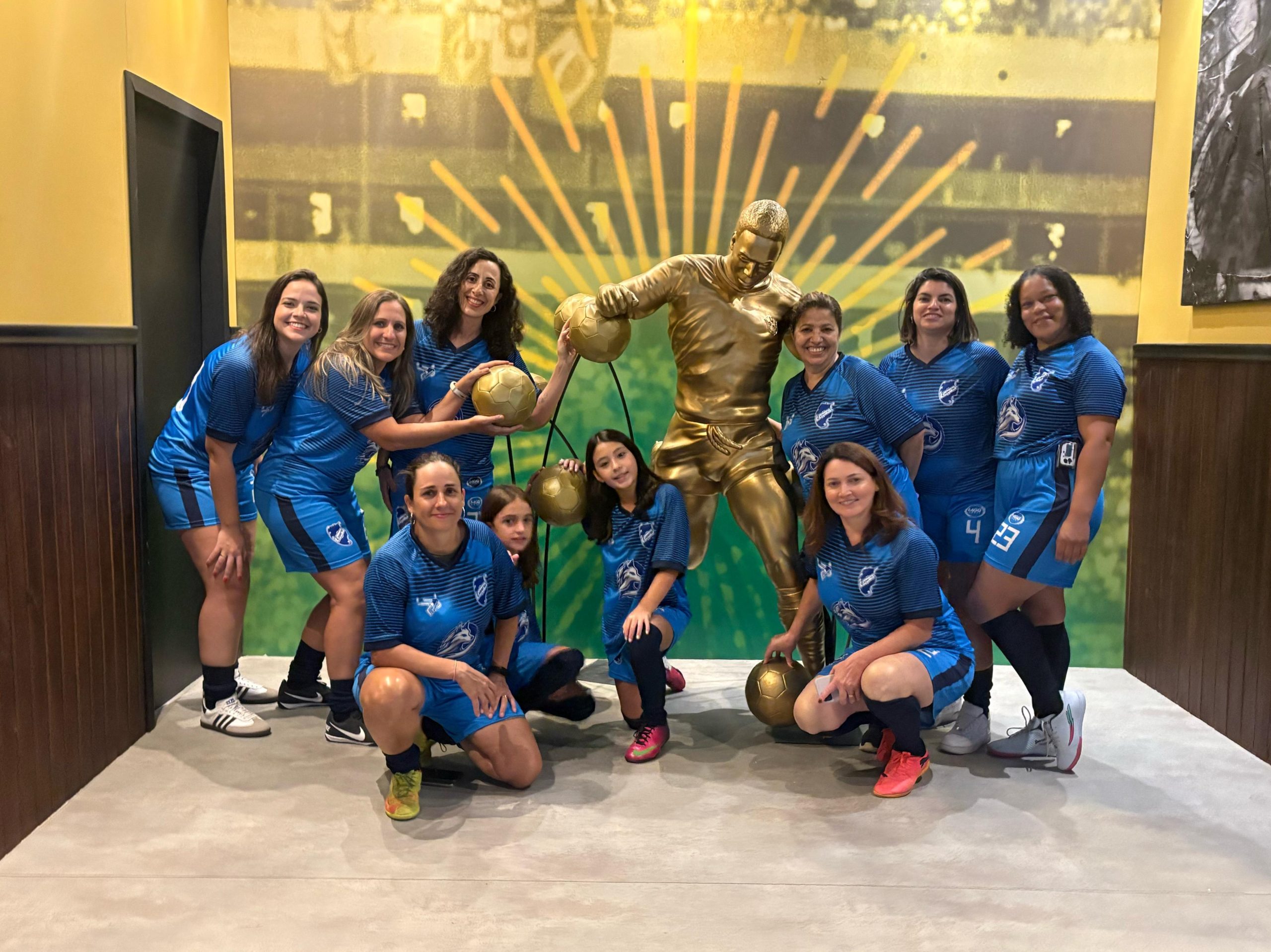 Multiverso Experience recebe clube de futebol feminino no Dia da Mulher
