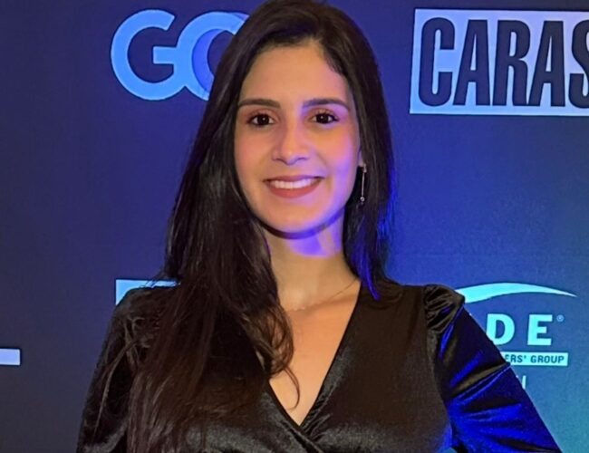 Consultoria de Alto Impacto: A Atuação Internacional de Débora Rodrigues