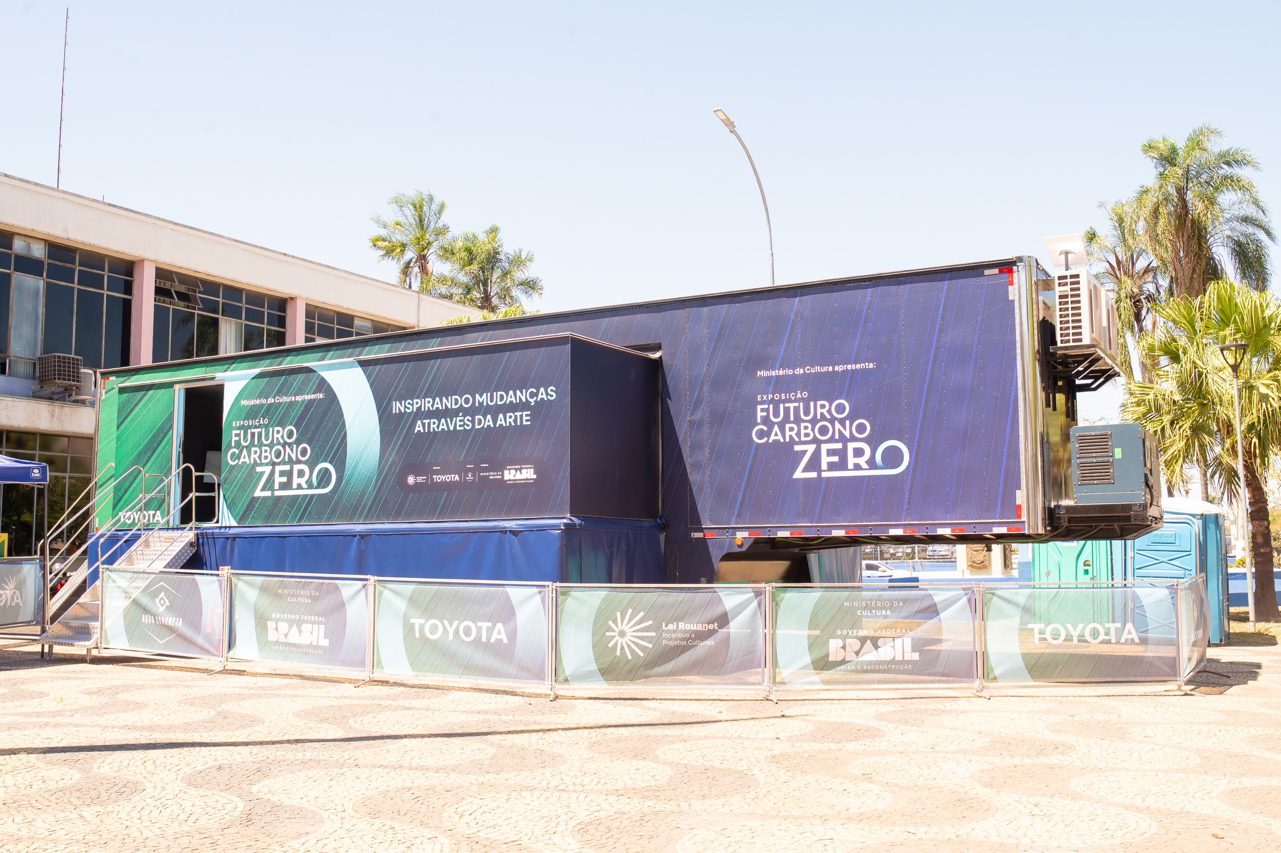Unindo arte, interatividade e consciência ambiental, o projeto Futuro Carbono Zero leva uma exposição itinerante pelo país e agora chega em São Paulo