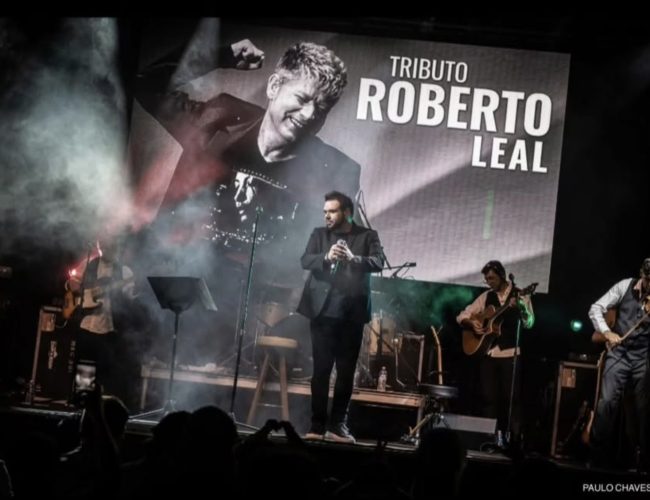 Rodrigo Leal retorna ao Brasil após temporada em Portugal e apresenta show “Tributo a Roberto Leal na Casa de Portugal”, em São Paulo