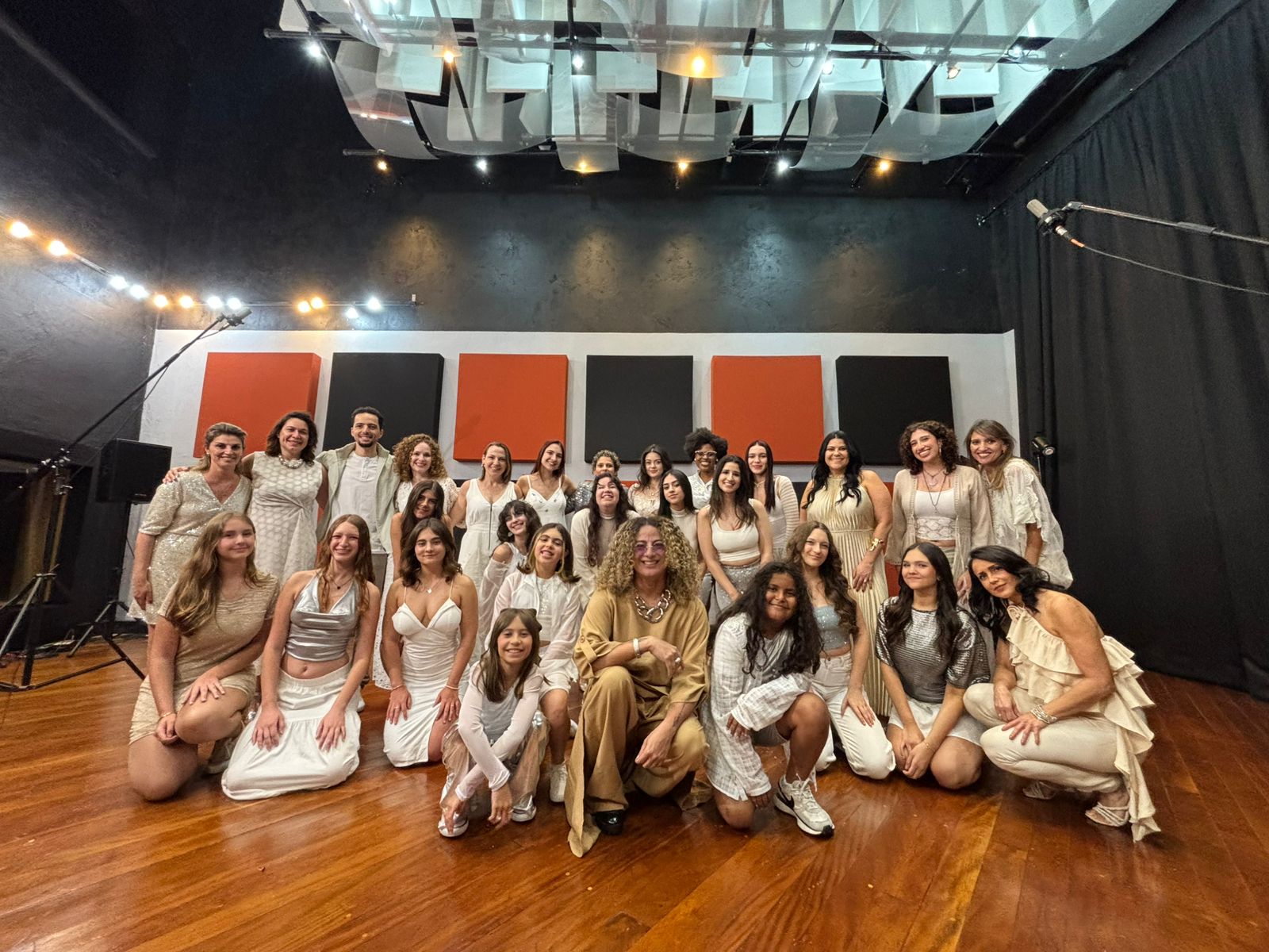 Coral da School of Rock Moema lança videoclipe de fim de ano com releitura de Exagerado, de Cazuza