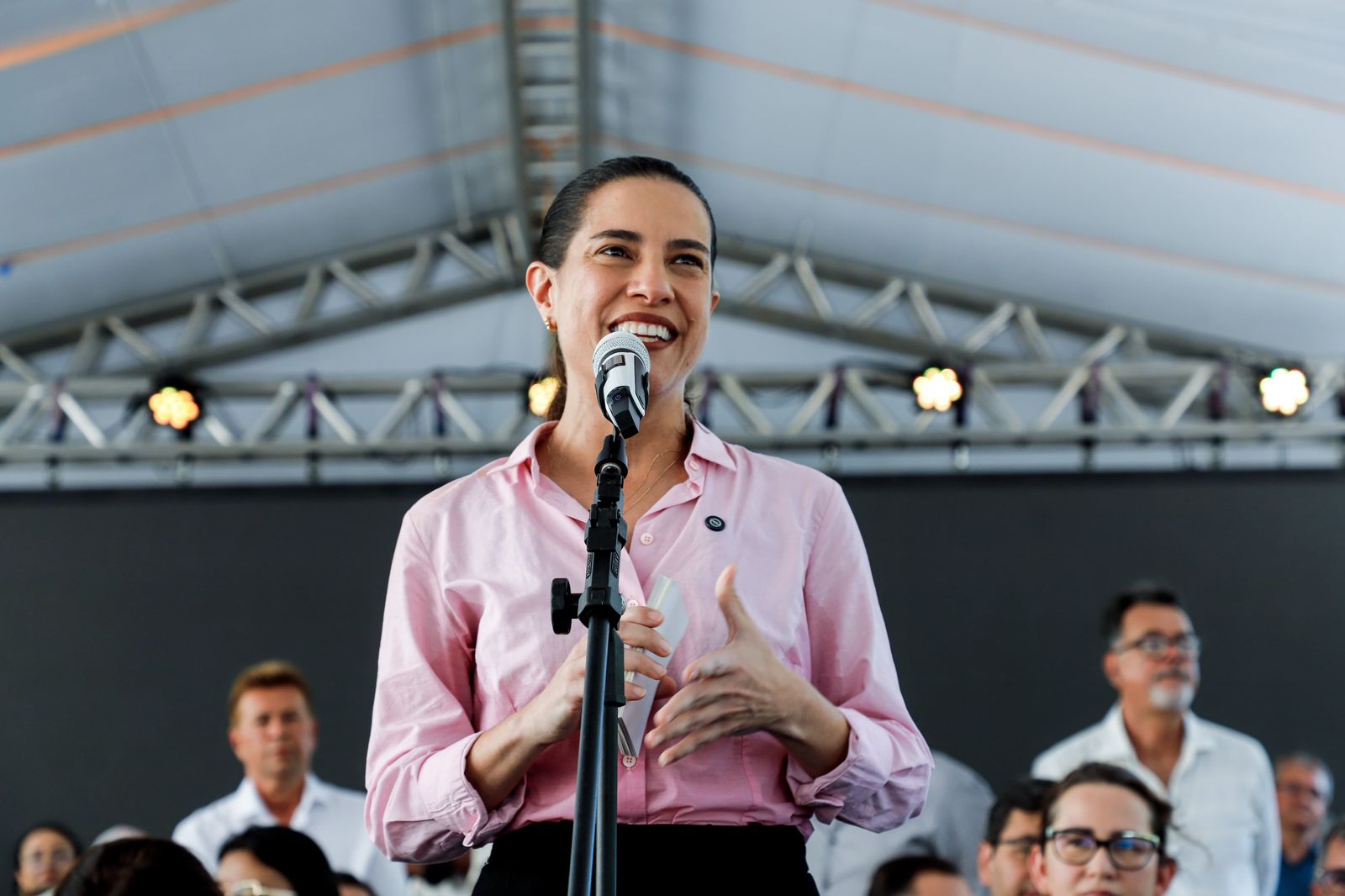 Em Pernambuco, Raquel Lyra cresce rapidamente e lidera engajamento digital