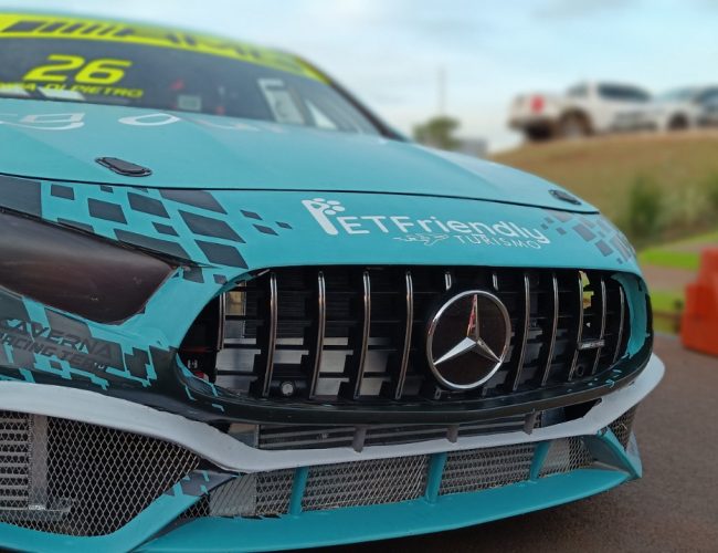 PETFriendly Turismo marca presença na AMG Cup Brasil ao lado do piloto Dipa Di Pietro