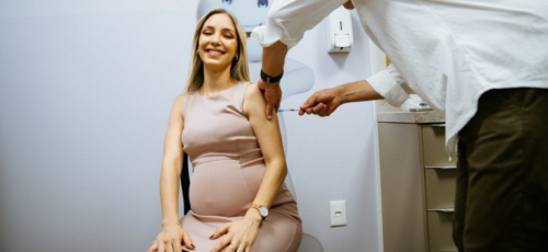 Início da distribuição da vacina contra bronquiolite para gestantes pelo governo de São Paulo.