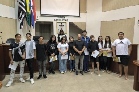 Jovens de Monte Alto se aproximam da política através do Parlamento Jovem 2026