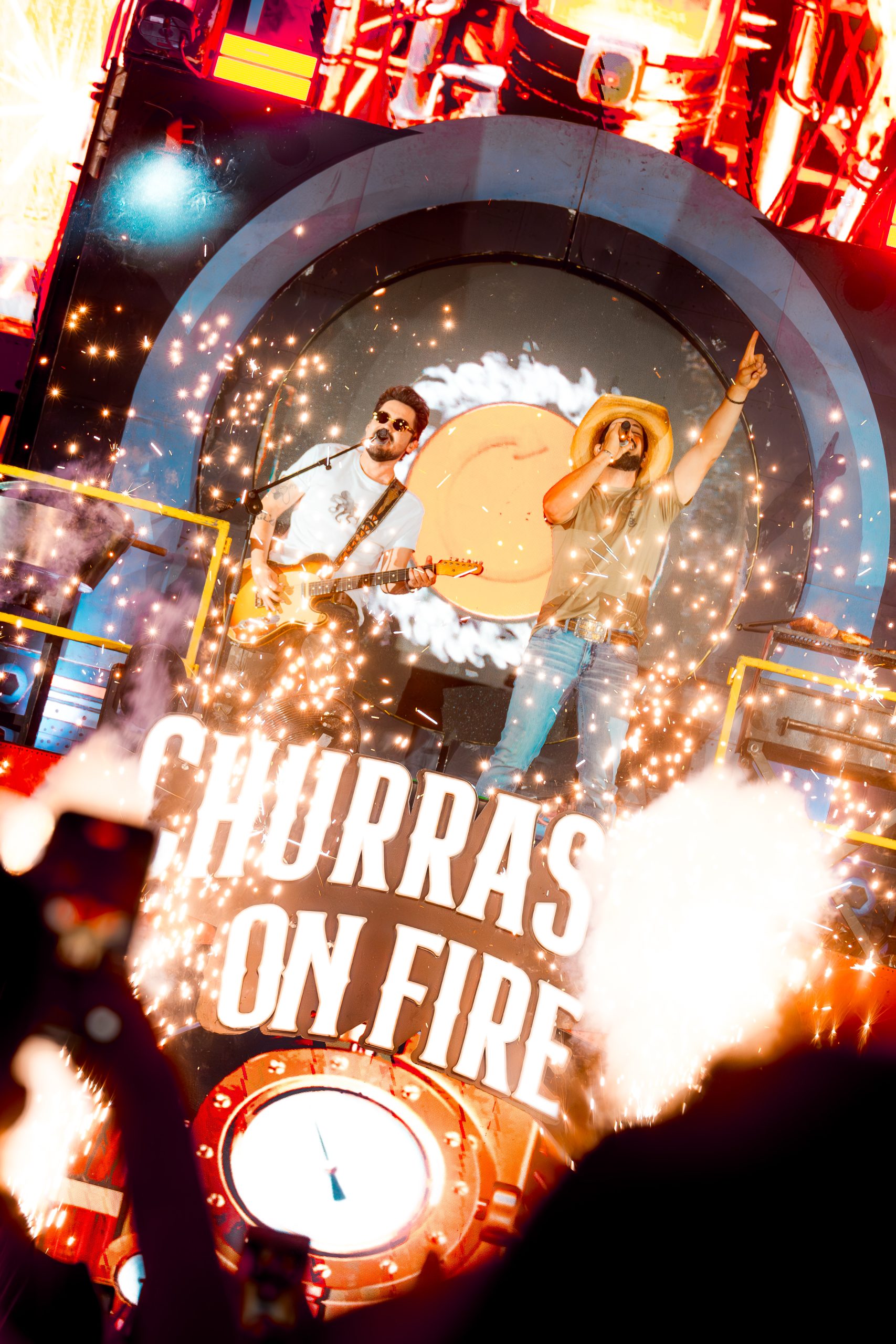 Fernando e Sorocaba chegam com o Churrasco On Fire em Bauru com open churras premium e show exclusivo neste sábado
