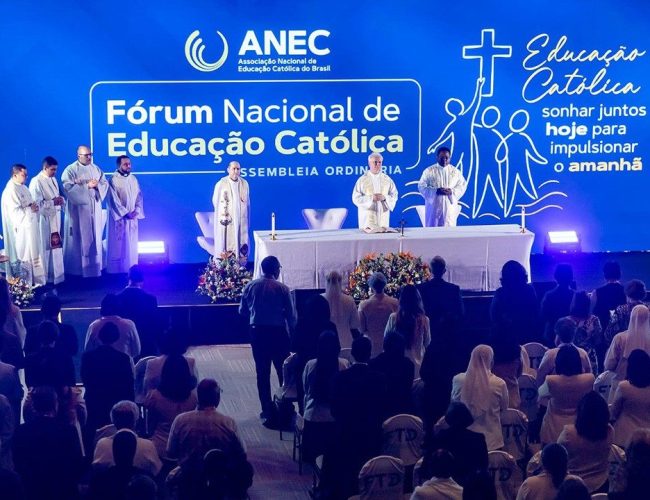 ANEC celebra 80 anos com lançamento de livro sobre a história da educação católica no Brasil