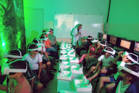 Monte Alto transforma sala de aula em era dos dinossauros com tecnologia de realidade virtual
