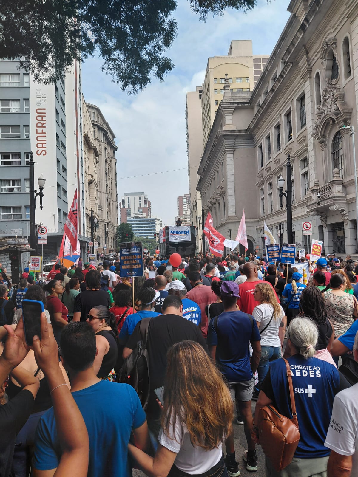 Assembleia rejeita reajuste parcelado e marca nova paralisação para 05 de maio, com indicativo de greve