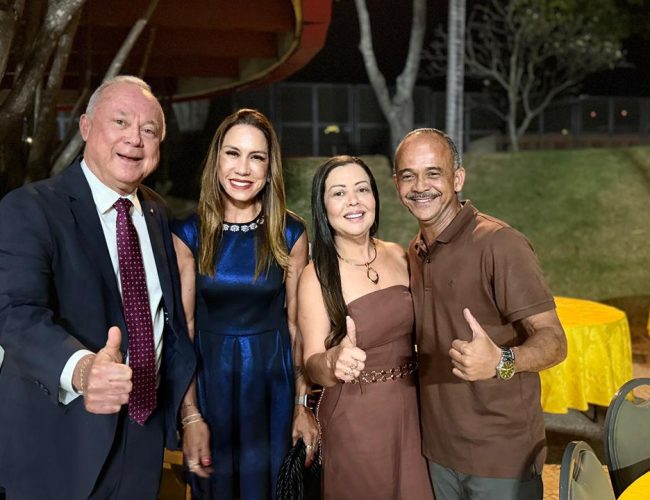 Elinaldo reúne prefeitos e lideranças baianas com Coronel e João Roma em Brasília