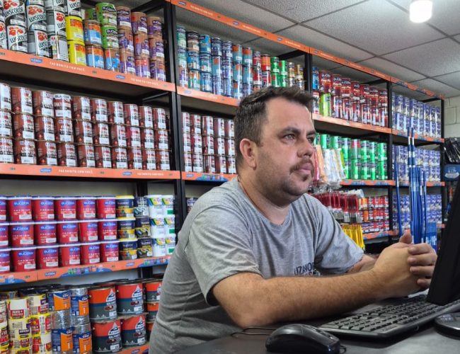 Da entrega ao atendimento: o novo padrão de consumo no setor de tintas e construção.