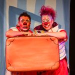 O que será que tem na mala?, espetáculo da Circo di SóLadies | Nem SóLadies terá recursos de acessibilidade neste domingo (07) no Sesc Bom Retiro