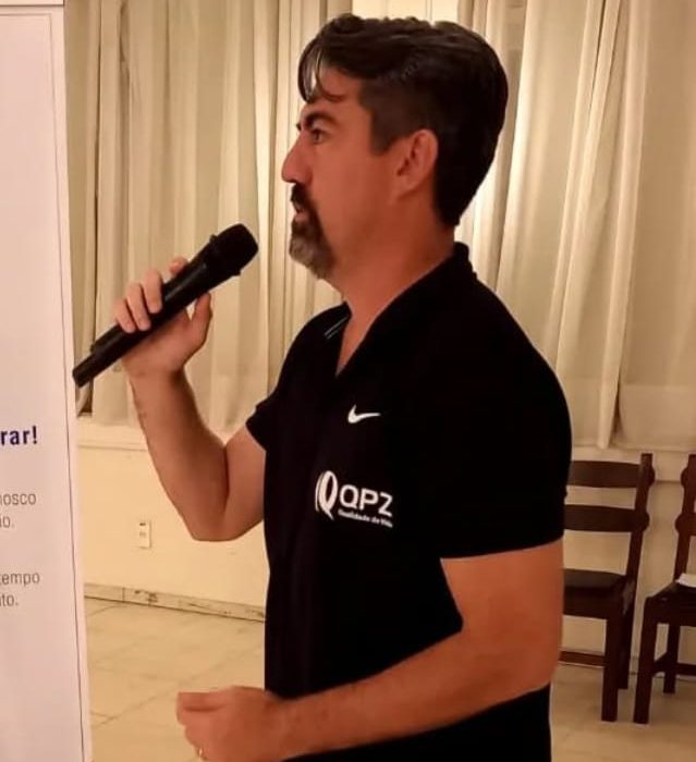 Educador apresenta a obra “Não Seja Vazio – Volume 2