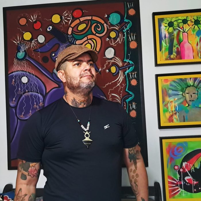 Ailton Santana leva a força da cultura pernambucana para o mundo com sua arte em cores vibrantes