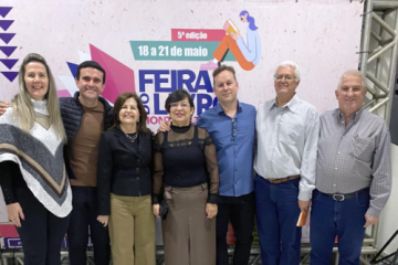 Obra que revive a trajetória do Legislativo é apresentada em pré-lançamento na Feira do Livro