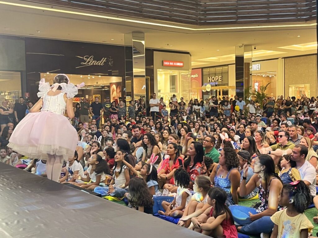 Domingo (26) é dia de música ao vivo com Bento e Totó no Mogi Shopping