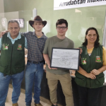 Grupo familiar de Joinville explora o Museu de Paleontologia em Monte Alto