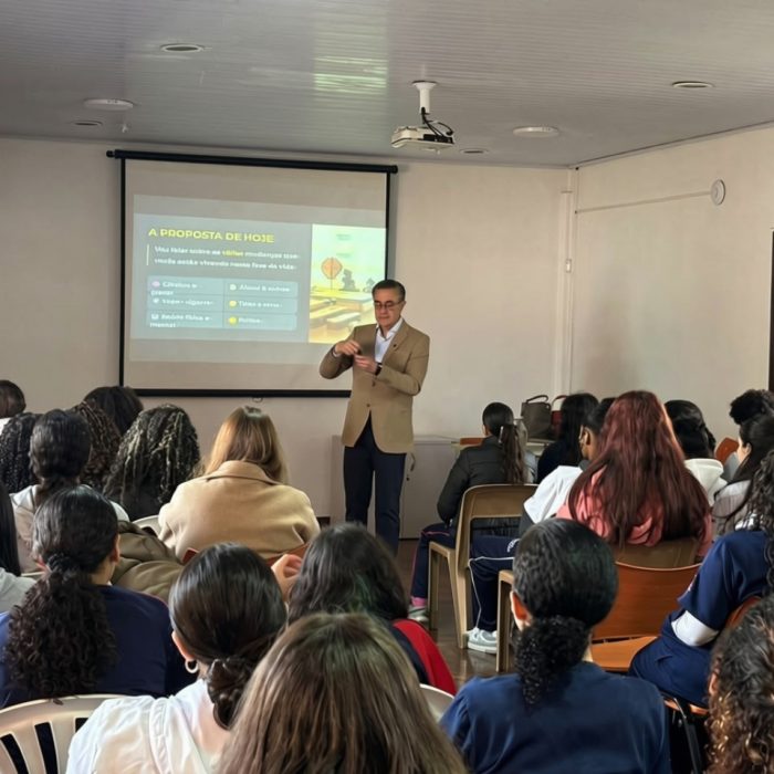 Afesu promove palestra sobre saúde e escolhas na adolescência com médico hebiatra